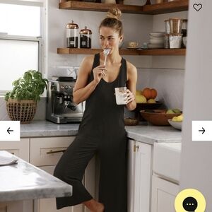 NWT)Beyond Yoga Black Cropped Jumpsuit